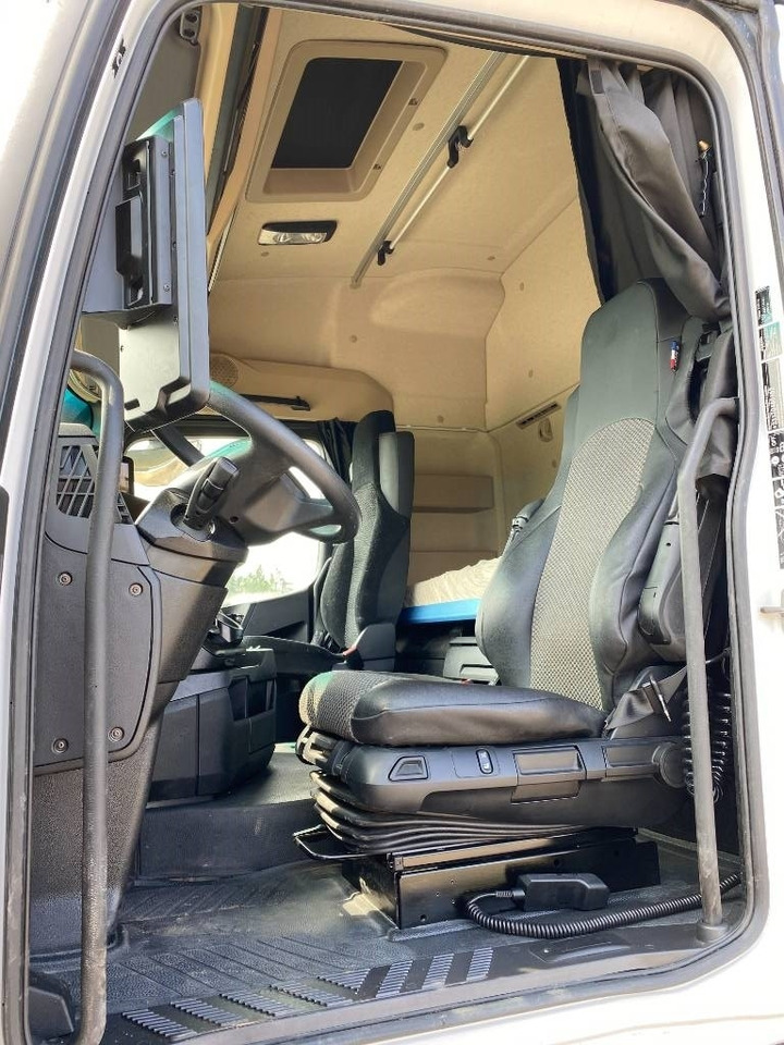 Trekker Mercedes-Benz 1845 Space Cab Suspension Pneumatique endommagé: afbeelding 14