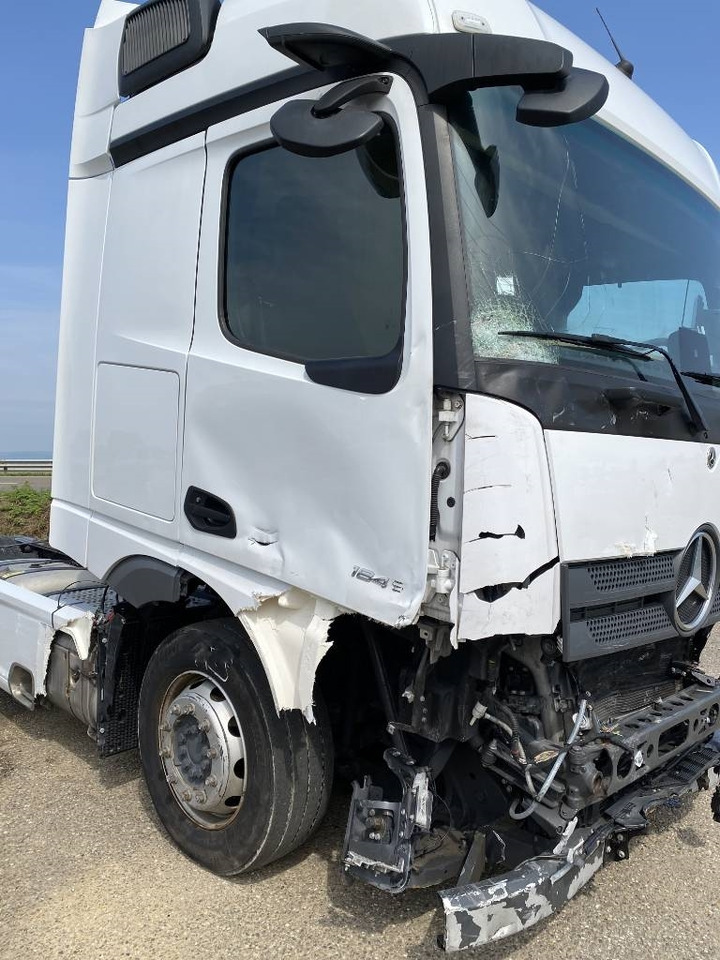 Trekker Mercedes-Benz 1845 Space Cab Suspension Pneumatique endommagé: afbeelding 12