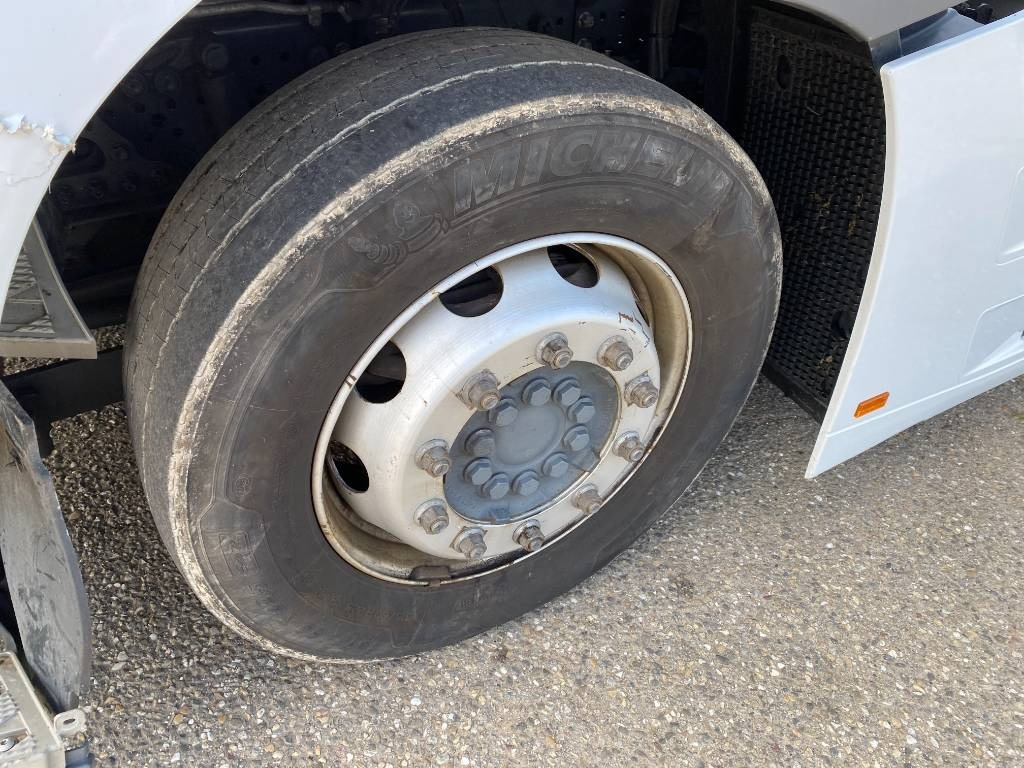 Trekker Mercedes-Benz 1845 Space Cab Suspension Pneumatique endommagé: afbeelding 17