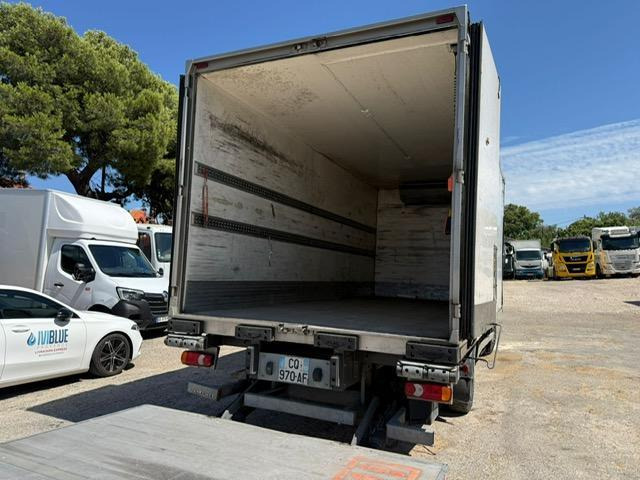 Iveco 120E22 CAISSE FRIGO HAYON - Koelwagen vrachtwagen: afbeelding 2 Iveco 120E22 CAISSE FRIGO HAYON - Koelwagen vrachtwagen: afbeelding 2