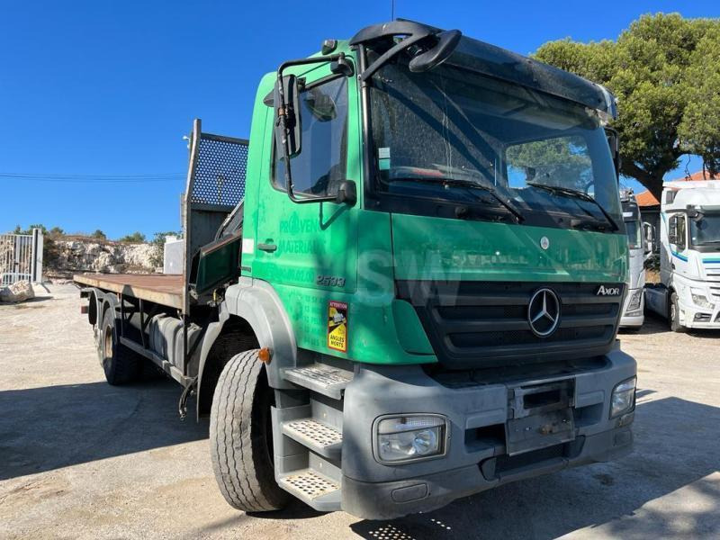 Mercedes AXOR 2533 PLATEAU GRUE - Vrachtwagen met open laadbak: afbeelding 1 Mercedes AXOR 2533 PLATEAU GRUE - Vrachtwagen met open laadbak: afbeelding 1
