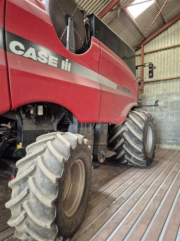 Case IH Axial-Flow 8010 MacDon skærebord - Maaidorser: afbeelding 2 Case IH Axial-Flow 8010 MacDon skærebord - Maaidorser: afbeelding 2