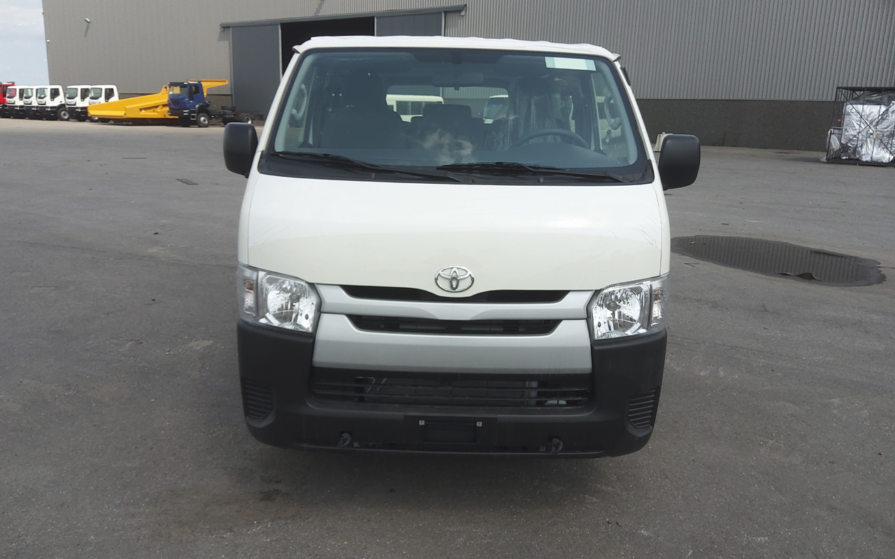 Toyota Hiace STANDARD ROOF 2.5L Diesel Manual - Minibus, Personenvervoer: afbeelding 2 Toyota Hiace STANDARD ROOF 2.5L Diesel Manual - Minibus, Personenvervoer: afbeelding 2