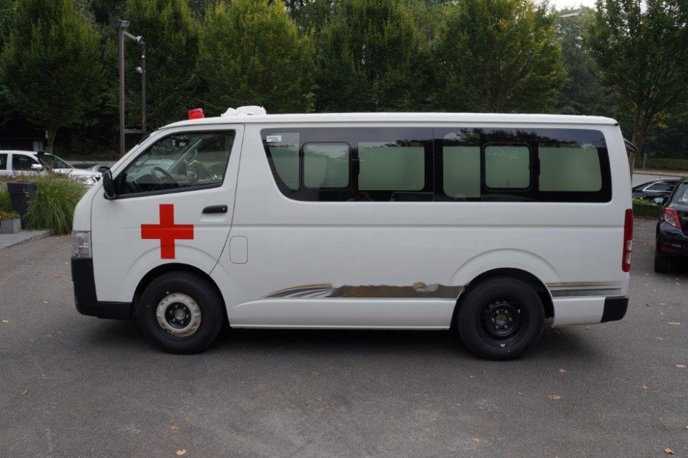Toyota Hiace STANDARD ROOF ambulance 2.5L Diesel Manual - Minibus, Personenvervoer: afbeelding 2 Toyota Hiace STANDARD ROOF ambulance 2.5L Diesel Manual - Minibus, Personenvervoer: afbeelding 2