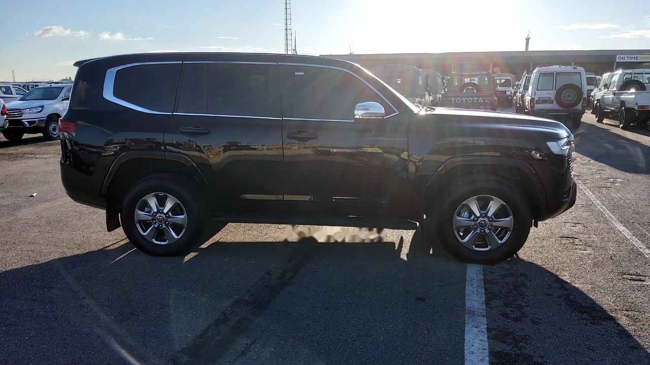 Toyota Land Cruiser 300 V6 VX 7 SEATERS / PLACES 3.5L Petrol Automatic VXVHO - Personenwagen: afbeelding 3 Toyota Land Cruiser 300 V6 VX 7 SEATERS / PLACES 3.5L Petrol Automatic VXVHO - Personenwagen: afbeelding 3