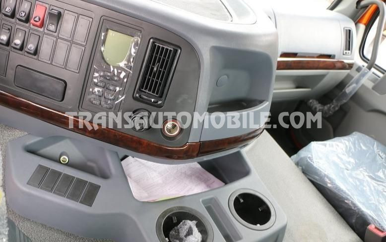 Sinotruk HOWO 6X6 ALL-WHEEL DRIVE - Trekker: afbeelding 4 Sinotruk HOWO 6X6 ALL-WHEEL DRIVE - Trekker: afbeelding 4