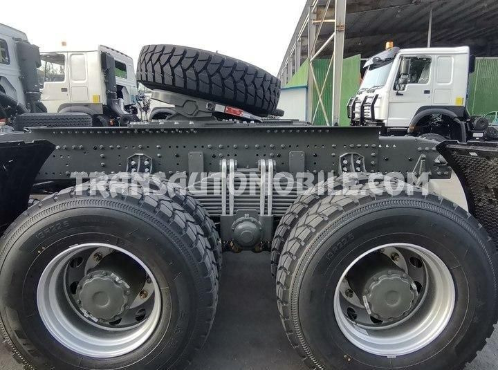 Sinotruk HOWO 6X6 ALL-WHEEL DRIVE - Trekker: afbeelding 5 Sinotruk HOWO 6X6 ALL-WHEEL DRIVE - Trekker: afbeelding 5