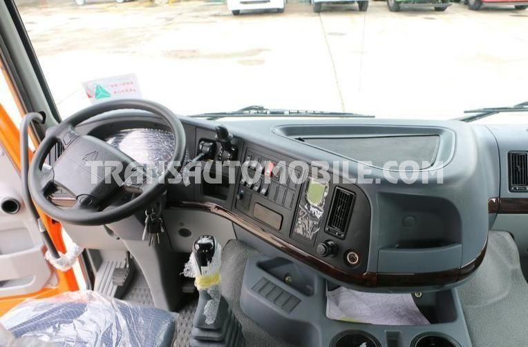 Sinotruk HOWO 6X6 ALL-WHEEL DRIVE - Trekker: afbeelding 2 Sinotruk HOWO 6X6 ALL-WHEEL DRIVE - Trekker: afbeelding 2