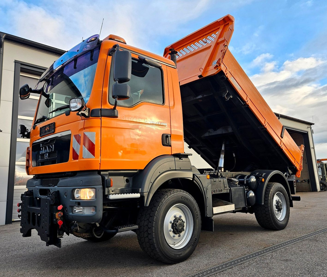 MAN TGM 13.290 4x4 Euro5 Winterdienst Single - Kipper vrachtwagen: afbeelding 1 MAN TGM 13.290 4x4 Euro5 Winterdienst Single - Kipper vrachtwagen: afbeelding 1
