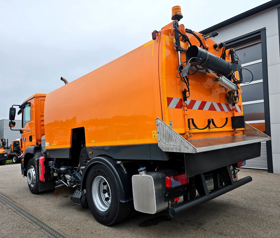 MAN TGM 18.250 Euro6 BROCK SL200 L+R Aufbaumotor - Veegwagen: afbeelding 3 MAN TGM 18.250 Euro6 BROCK SL200 L+R Aufbaumotor - Veegwagen: afbeelding 3