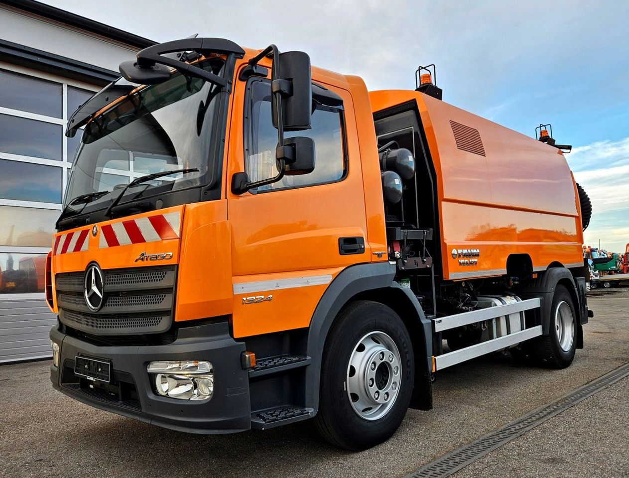 Mercedes-Benz Atego 1324 Euro6 FAUN Viajet 6 Aufbaumotor - Veegwagen: afbeelding 4 Mercedes-Benz Atego 1324 Euro6 FAUN Viajet 6 Aufbaumotor - Veegwagen: afbeelding 4