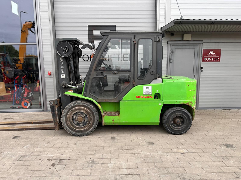Nissan WG1F4A50 - Diesel heftruck: afbeelding 2 Nissan WG1F4A50 - Diesel heftruck: afbeelding 2