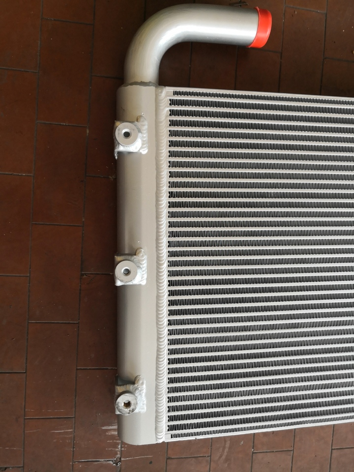 HITACHI ZX 160LC3 4668376 - Oliekoeler voor Rupsgraafmachine: afbeelding 2 HITACHI ZX 160LC3 4668376 - Oliekoeler voor Rupsgraafmachine: afbeelding 2