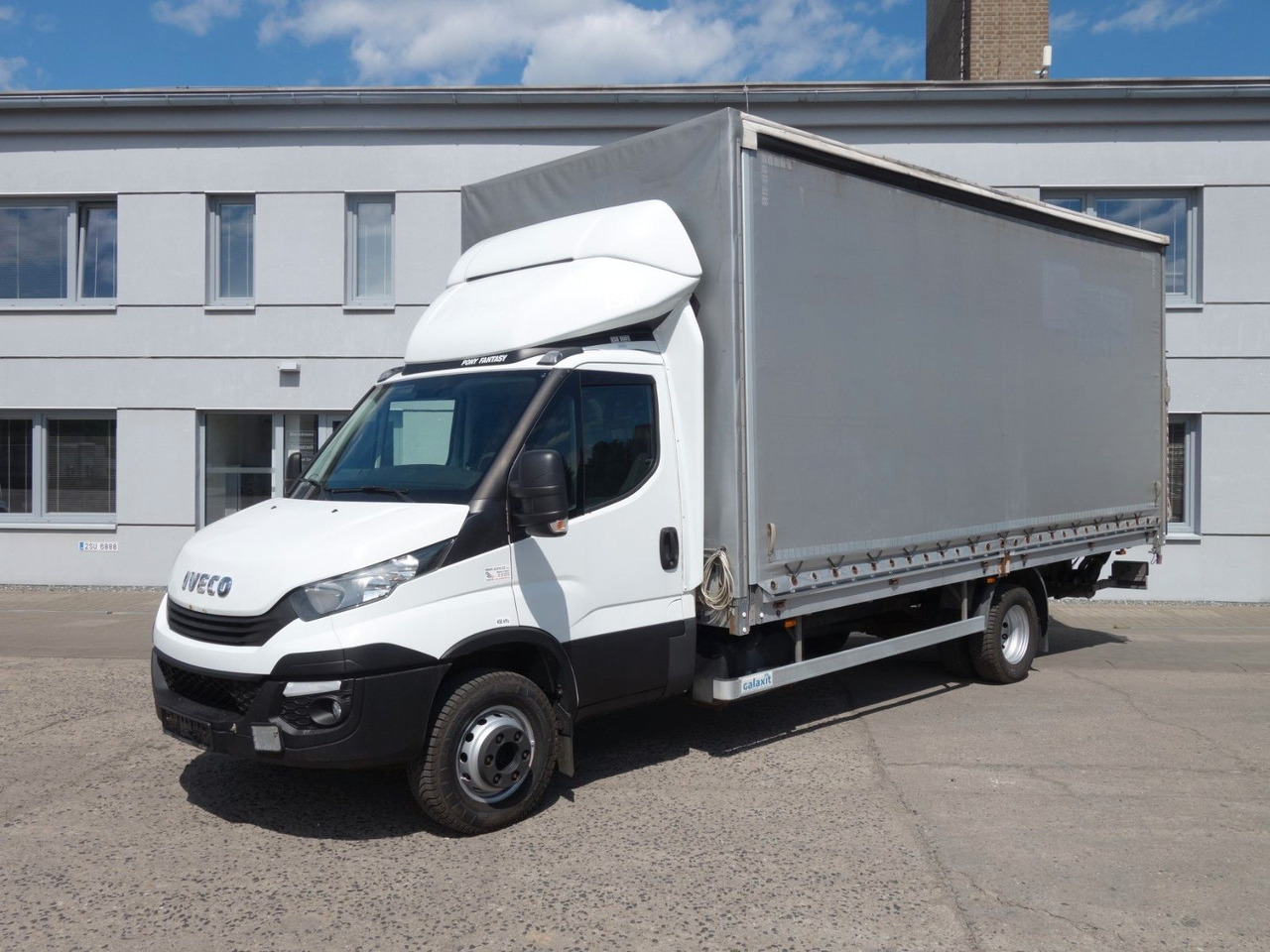 Iveco Daily 70C18 mit LBW - Schuifzeilen bestelwagen: afbeelding 1 Iveco Daily 70C18 mit LBW - Schuifzeilen bestelwagen: afbeelding 1