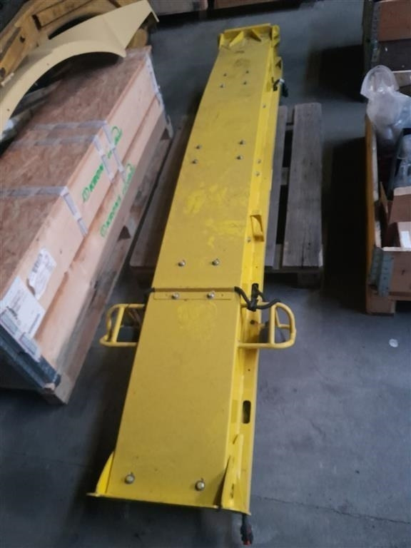 John Deere 8400 Tud - Hooi-/ Voedermachine: afbeelding 1 John Deere 8400 Tud - Hooi-/ Voedermachine: afbeelding 1