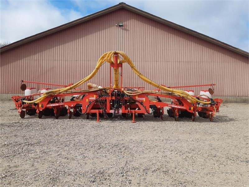 Maschio Gaspardo Manta XL 12 rk med PA1 fronttank  - Zaaimachine: afbeelding 3 Maschio Gaspardo Manta XL 12 rk med PA1 fronttank  - Zaaimachine: afbeelding 3