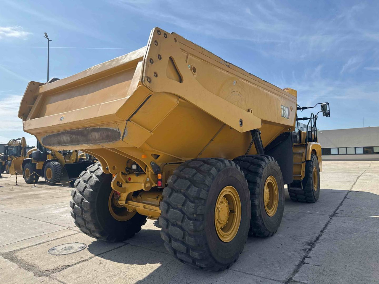 CAT 730 - Kiepwagen met knikbesturing: afbeelding 3 CAT 730 - Kiepwagen met knikbesturing: afbeelding 3