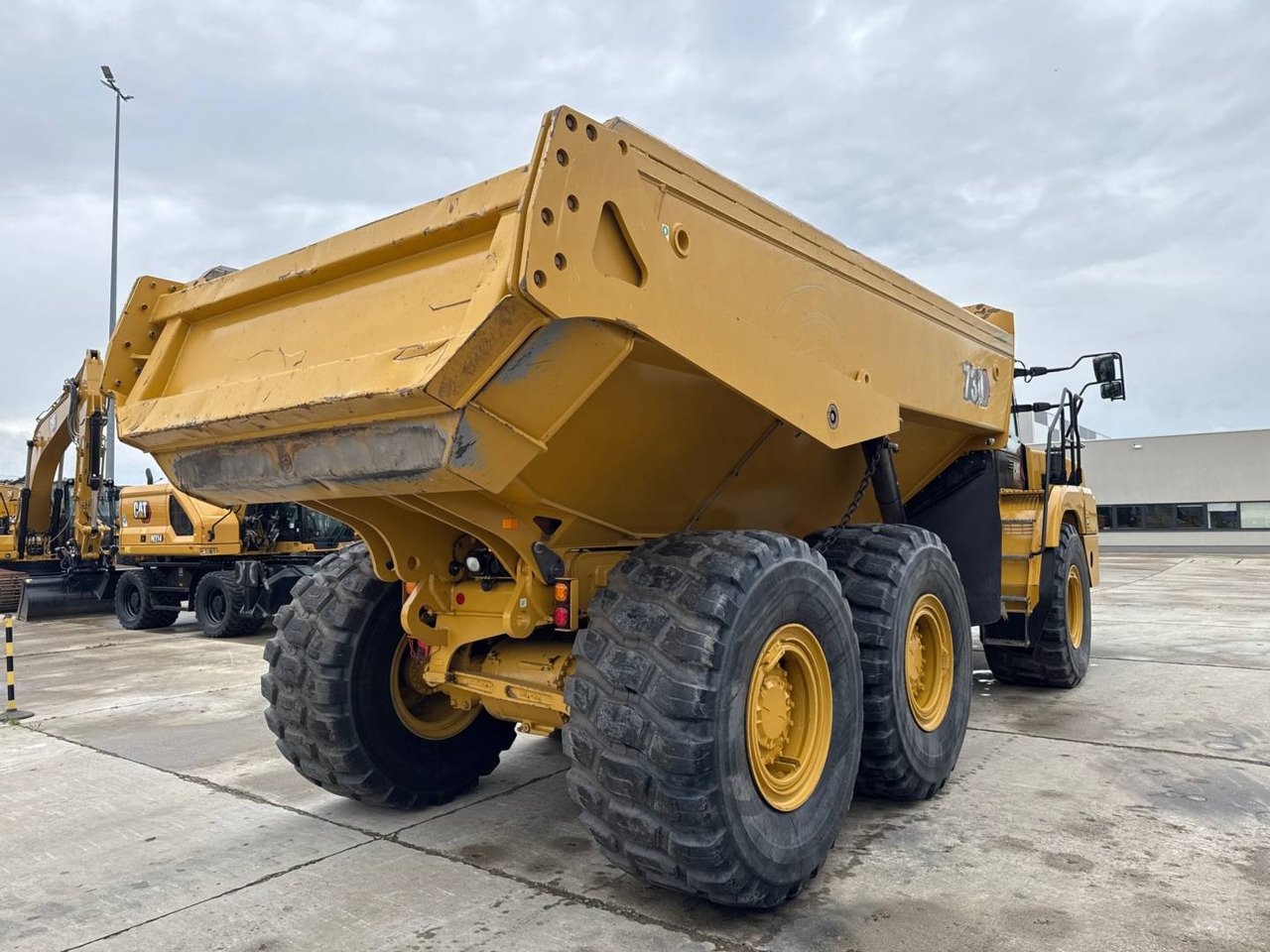 CAT 730 - Kiepwagen met knikbesturing: afbeelding 3 CAT 730 - Kiepwagen met knikbesturing: afbeelding 3