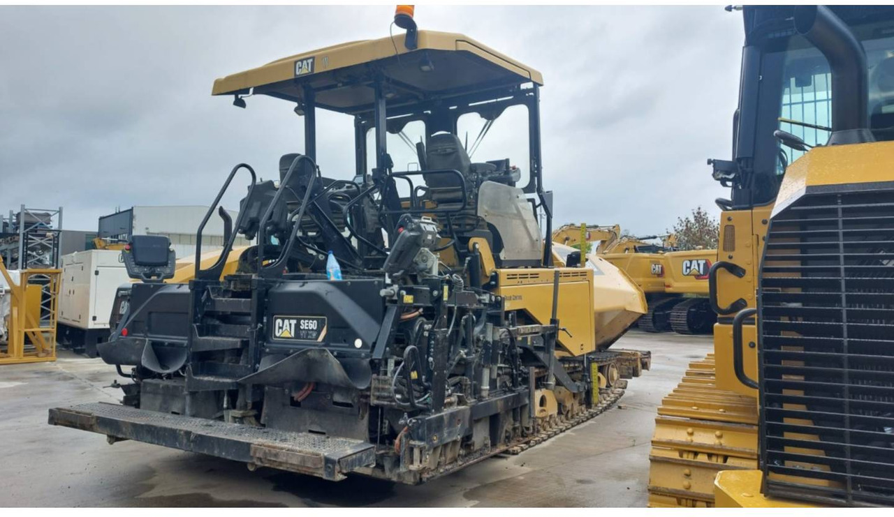 CAT AP655F - Asfaltafwerkmachine: afbeelding 2 CAT AP655F - Asfaltafwerkmachine: afbeelding 2