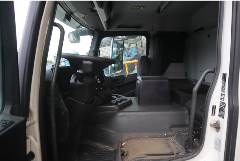 Mercedes-Benz L-STREAMSPACE 2.3MM 320 TUNNEL - Cabine en interieur voor Vrachtwagen: afbeelding 5 Mercedes-Benz L-STREAMSPACE 2.3MM 320 TUNNEL - Cabine en interieur voor Vrachtwagen: afbeelding 5