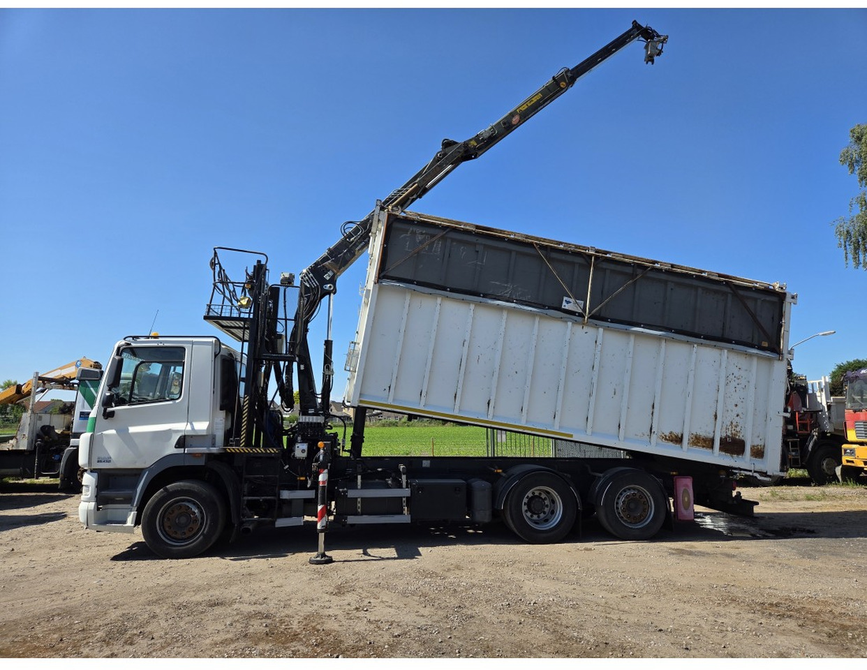 DAF CF85.410 6x2 steering axle lenk Tipper Crane HIAB J1320Z - Kipper vrachtwagen, Kraanwagen: afbeelding 2 DAF CF85.410 6x2 steering axle lenk Tipper Crane HIAB J1320Z - Kipper vrachtwagen, Kraanwagen: afbeelding 2
