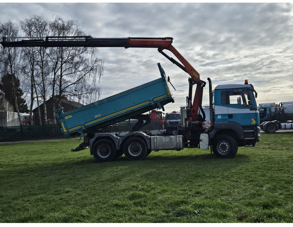 Kipper vrachtwagen MAN TGA 33.360 TIPPER 3 SIDE CRANE PALFINGER 16502 *REMOTE CONTROL: afbeelding 6 Kipper vrachtwagen MAN TGA 33.360 TIPPER 3 SIDE CRANE PALFINGER 16502 *REMOTE CONTROL: afbeelding 6