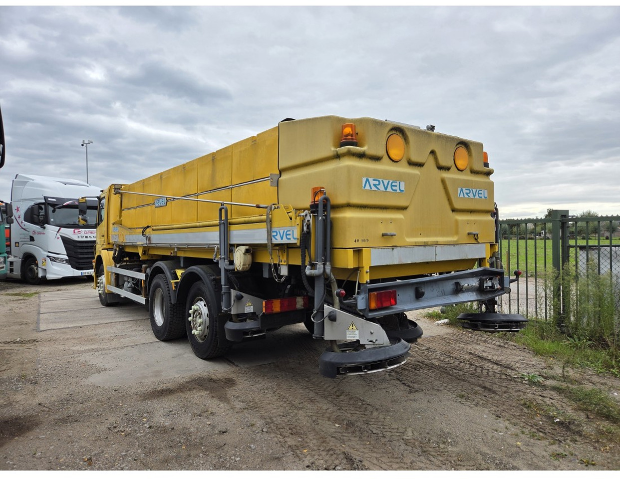 MERCEDES AXOR 2533 6X2 CHASSIS LOW MILEAGE - Chassis vrachtwagen, Sneeuwruimer: afbeelding 2 MERCEDES AXOR 2533 6X2 CHASSIS LOW MILEAGE - Chassis vrachtwagen, Sneeuwruimer: afbeelding 2