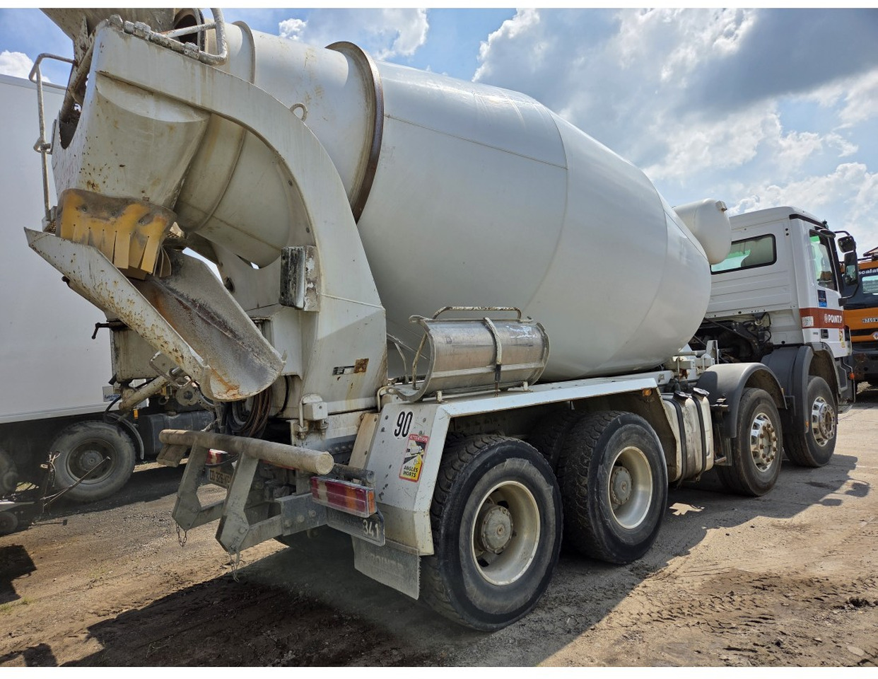 Mercedes 3241 concrete mixer truck 8x4 9m3 - Betonmixer: afbeelding 2 Mercedes 3241 concrete mixer truck 8x4 9m3 - Betonmixer: afbeelding 2