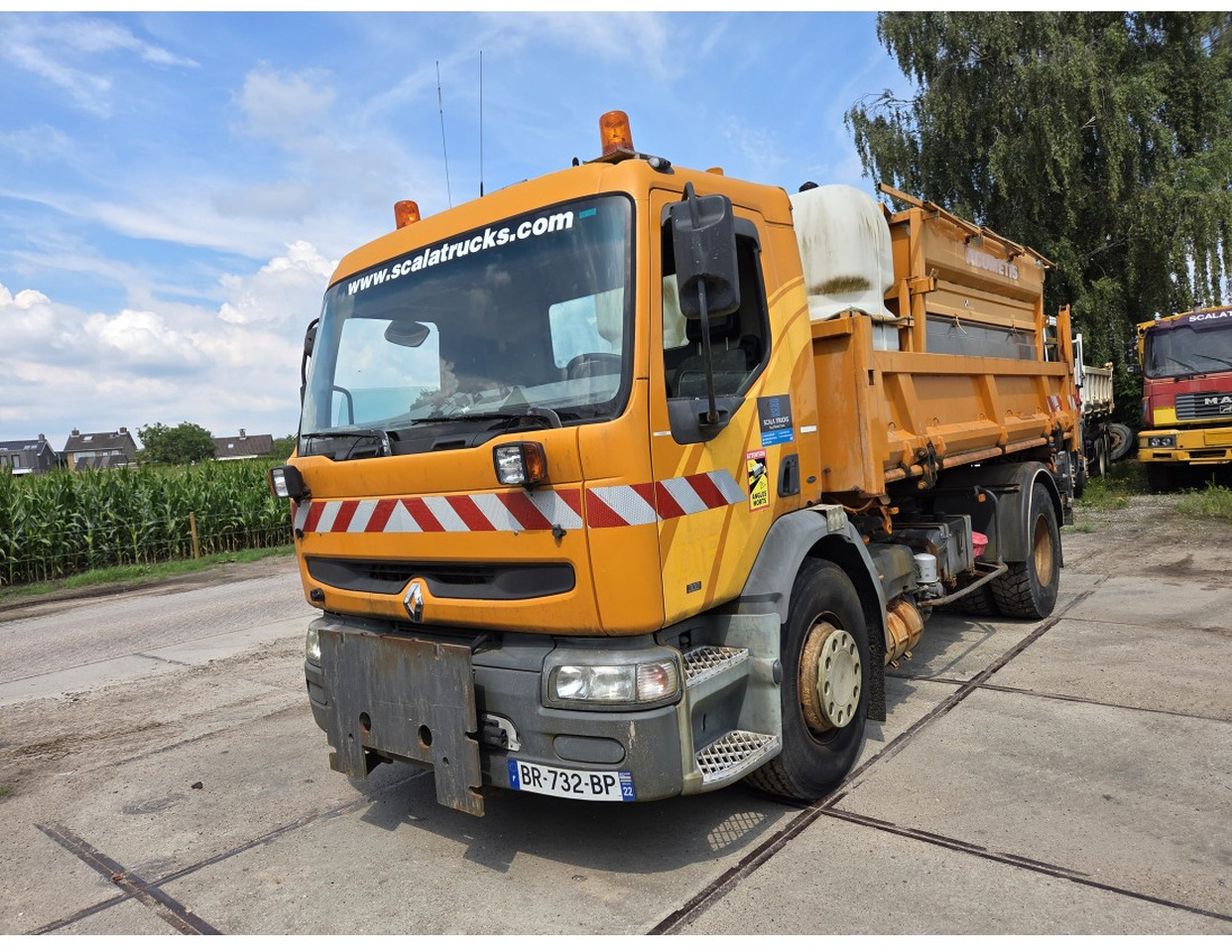 Renault Premium 300 4x2 Tipper Gritter Manual Gearbox Mechanical pump Pomp - Kipper vrachtwagen: afbeelding 1 Renault Premium 300 4x2 Tipper Gritter Manual Gearbox Mechanical pump Pomp - Kipper vrachtwagen: afbeelding 1