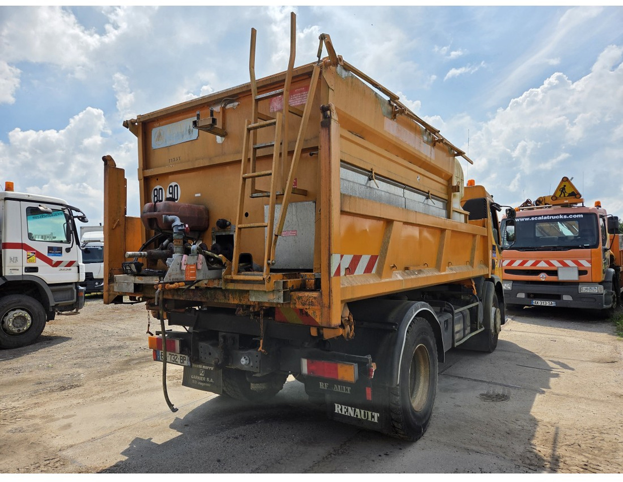 Renault Premium 300 4x2 Tipper Gritter Manual Gearbox Mechanical pump Pomp - Kipper vrachtwagen: afbeelding 2 Renault Premium 300 4x2 Tipper Gritter Manual Gearbox Mechanical pump Pomp - Kipper vrachtwagen: afbeelding 2