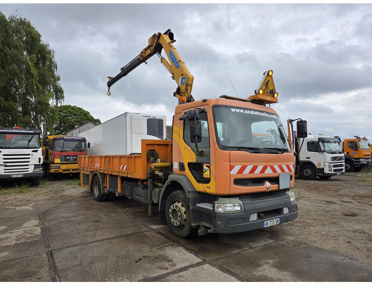 Renault Premium 300 MECHANICAL PUMP OPEN BOX COMPRESSOR CRANE EFFER 140/2S - Vrachtwagen met open laadbak, Kraanwagen: afbeelding 5 Renault Premium 300 MECHANICAL PUMP OPEN BOX COMPRESSOR CRANE EFFER 140/2S - Vrachtwagen met open laadbak, Kraanwagen: afbeelding 5