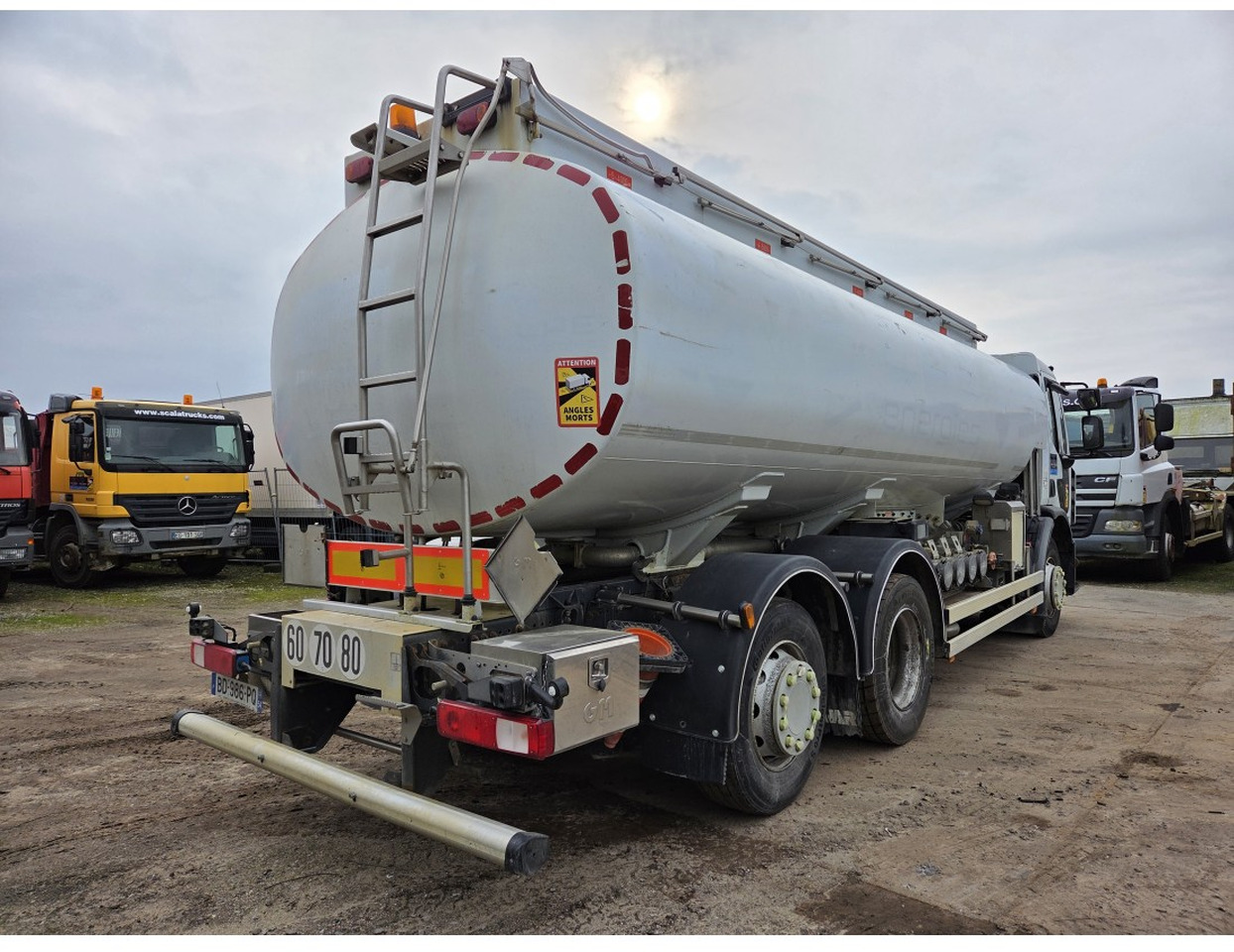 Renault Premium 340 6x2 Fuel Tank 18.540 L 3 compart Steering Axle Retarder Manual gearbox - Tankwagen: afbeelding 2 Renault Premium 340 6x2 Fuel Tank 18.540 L 3 compart Steering Axle Retarder Manual gearbox - Tankwagen: afbeelding 2