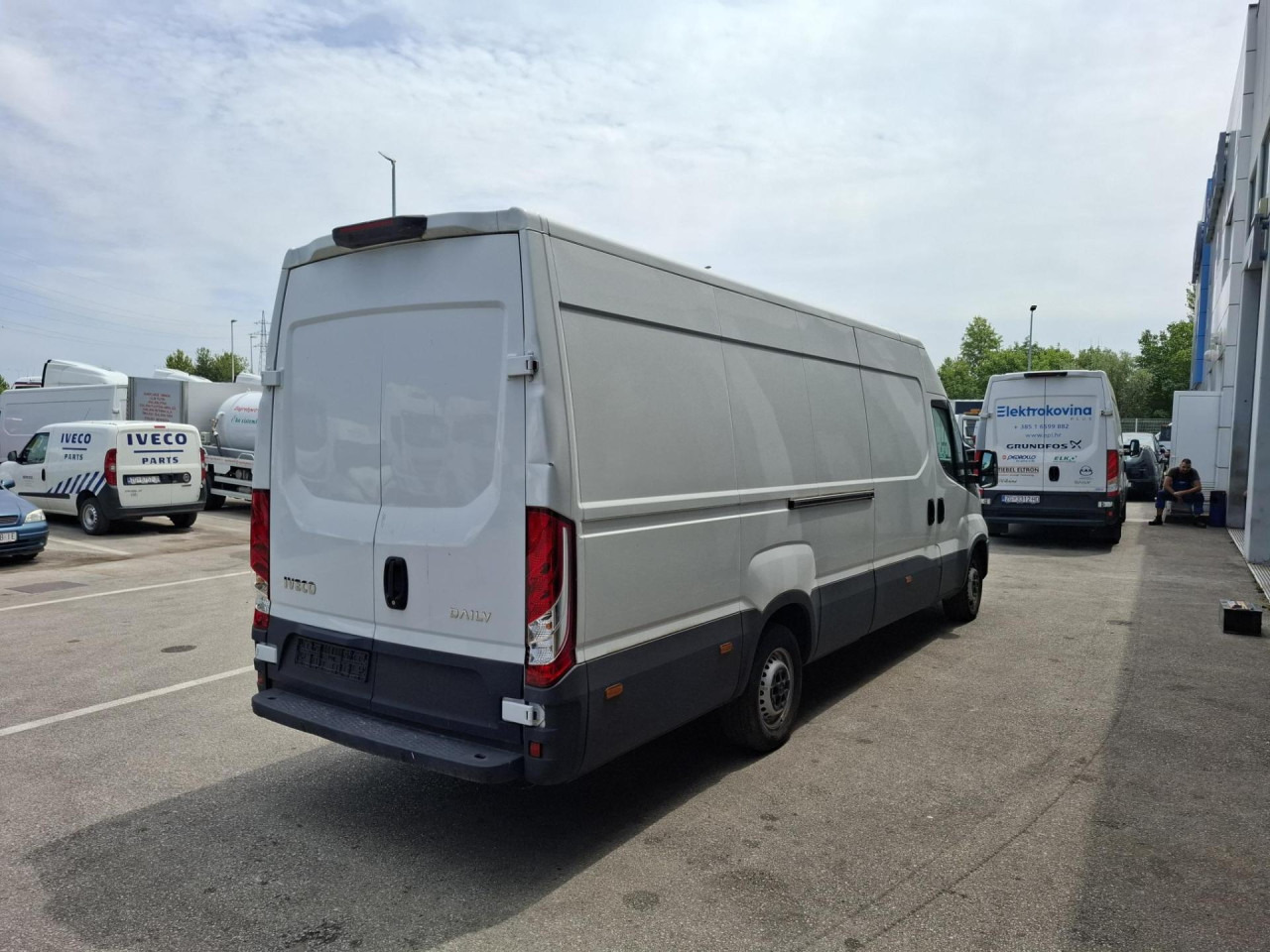 IVECO Daily 35S16V - Personenvervoer: afbeelding 4 IVECO Daily 35S16V - Personenvervoer: afbeelding 4