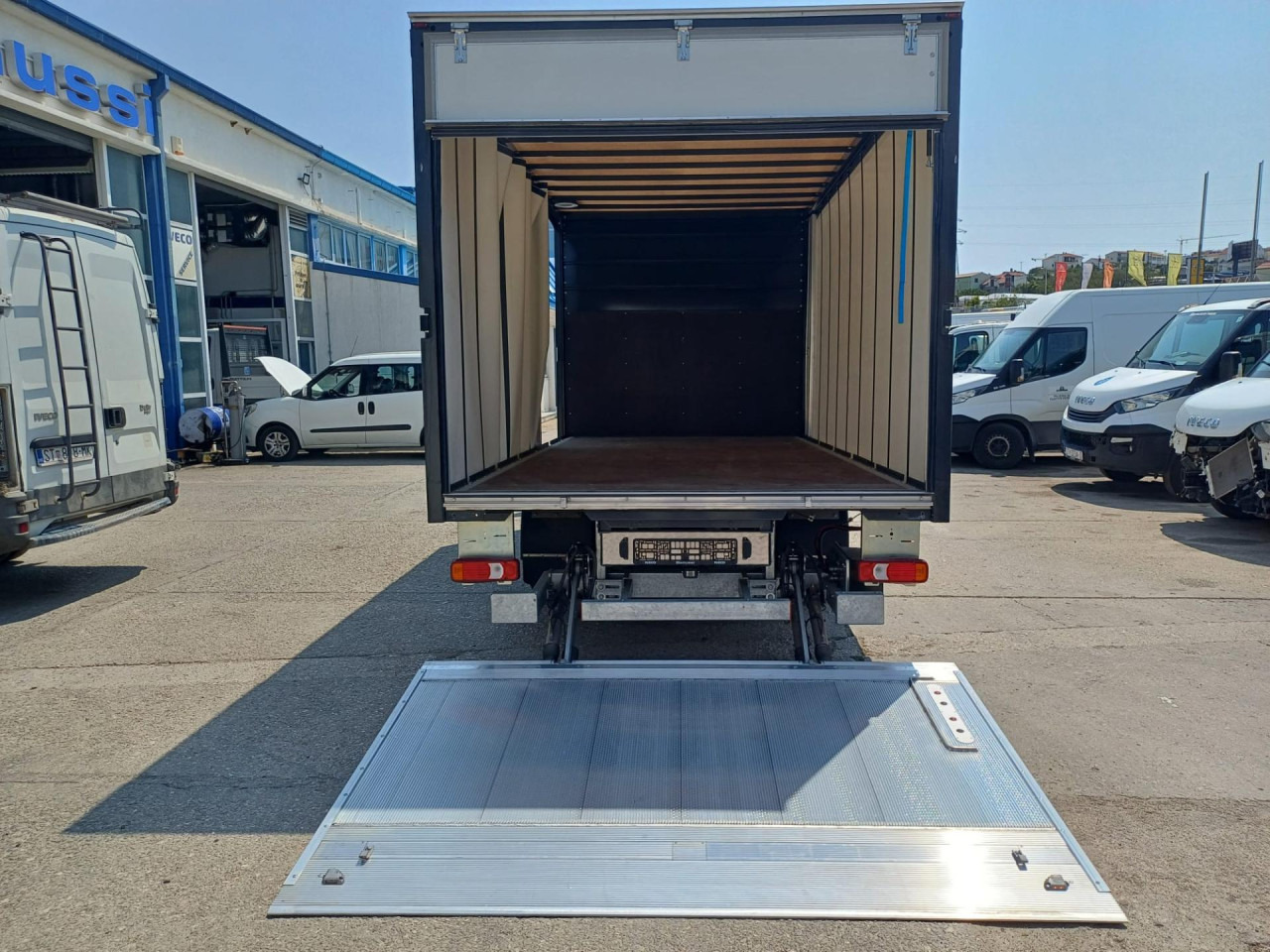 Schuifzeilen bestelwagen IVECO Daily 70C18H: afbeelding 8 Schuifzeilen bestelwagen IVECO Daily 70C18H: afbeelding 8