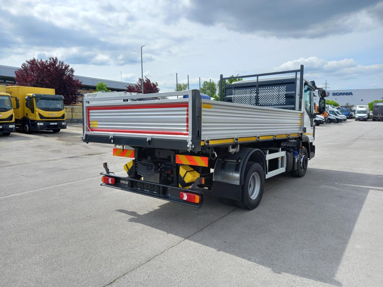 IVECO Eurocargo ML120EL25 - Kipper vrachtwagen: afbeelding 4 IVECO Eurocargo ML120EL25 - Kipper vrachtwagen: afbeelding 4