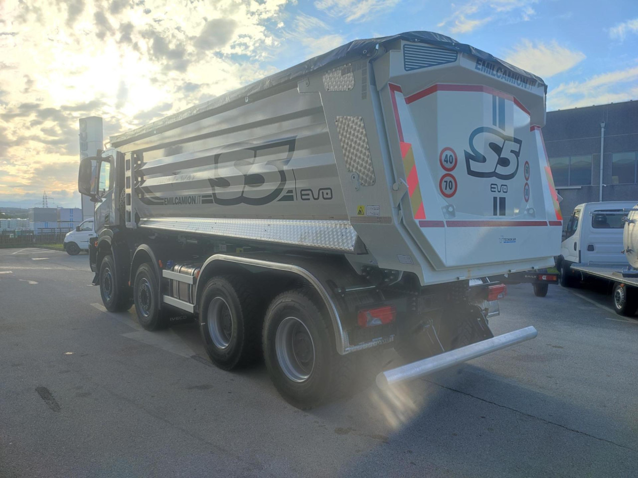 IVECO T-Way AD410T50 - Kipper vrachtwagen: afbeelding 3 IVECO T-Way AD410T50 - Kipper vrachtwagen: afbeelding 3