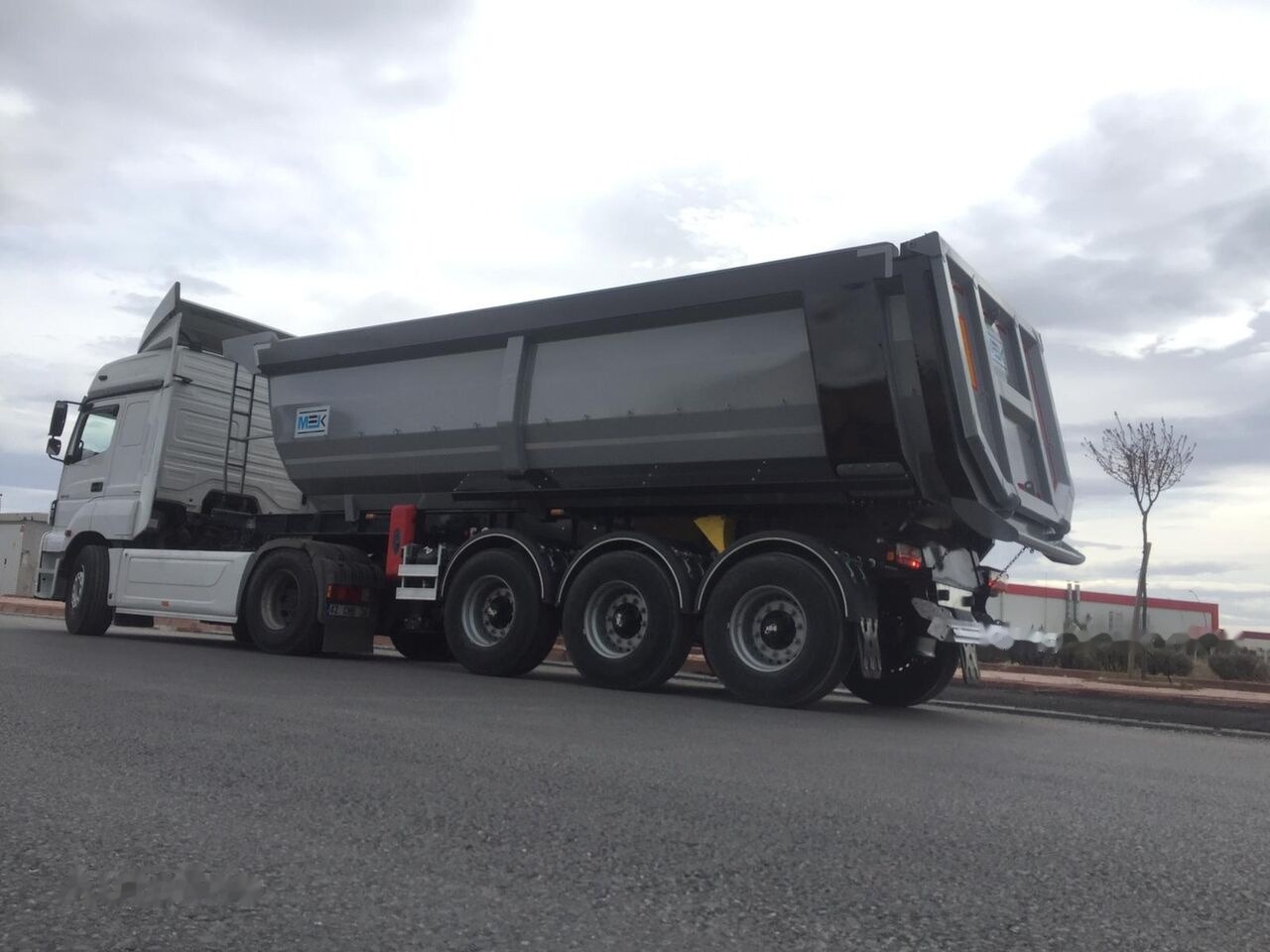 Scorpion Trailer SCORPION TRAILER NEW 3 AXLE TIPPER SEMI TRAILER (MANUFACTURER COMPANY) - Kipper oplegger: afbeelding 1 Scorpion Trailer SCORPION TRAILER NEW 3 AXLE TIPPER SEMI TRAILER (MANUFACTURER COMPANY) - Kipper oplegger: afbeelding 1