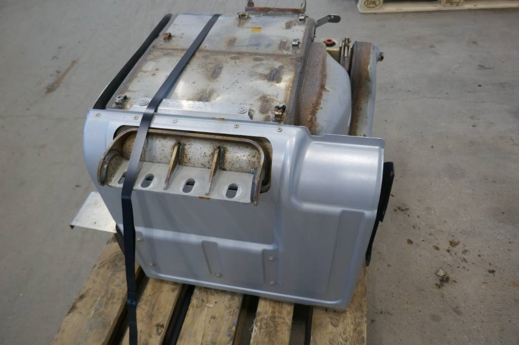 Volvo Ljuddämpare, 21750081 - Frame/ Chassis voor Vrachtwagen: afbeelding 2 Volvo Ljuddämpare, 21750081 - Frame/ Chassis voor Vrachtwagen: afbeelding 2