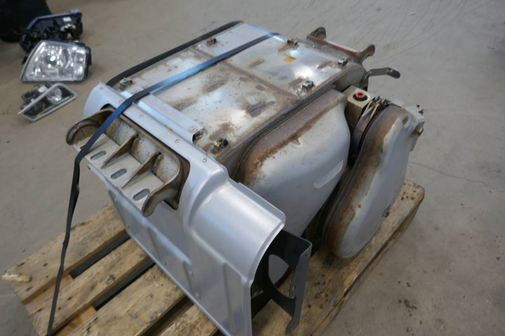 Volvo Ljuddämpare, 21750081 - Frame/ Chassis voor Vrachtwagen: afbeelding 3 Volvo Ljuddämpare, 21750081 - Frame/ Chassis voor Vrachtwagen: afbeelding 3