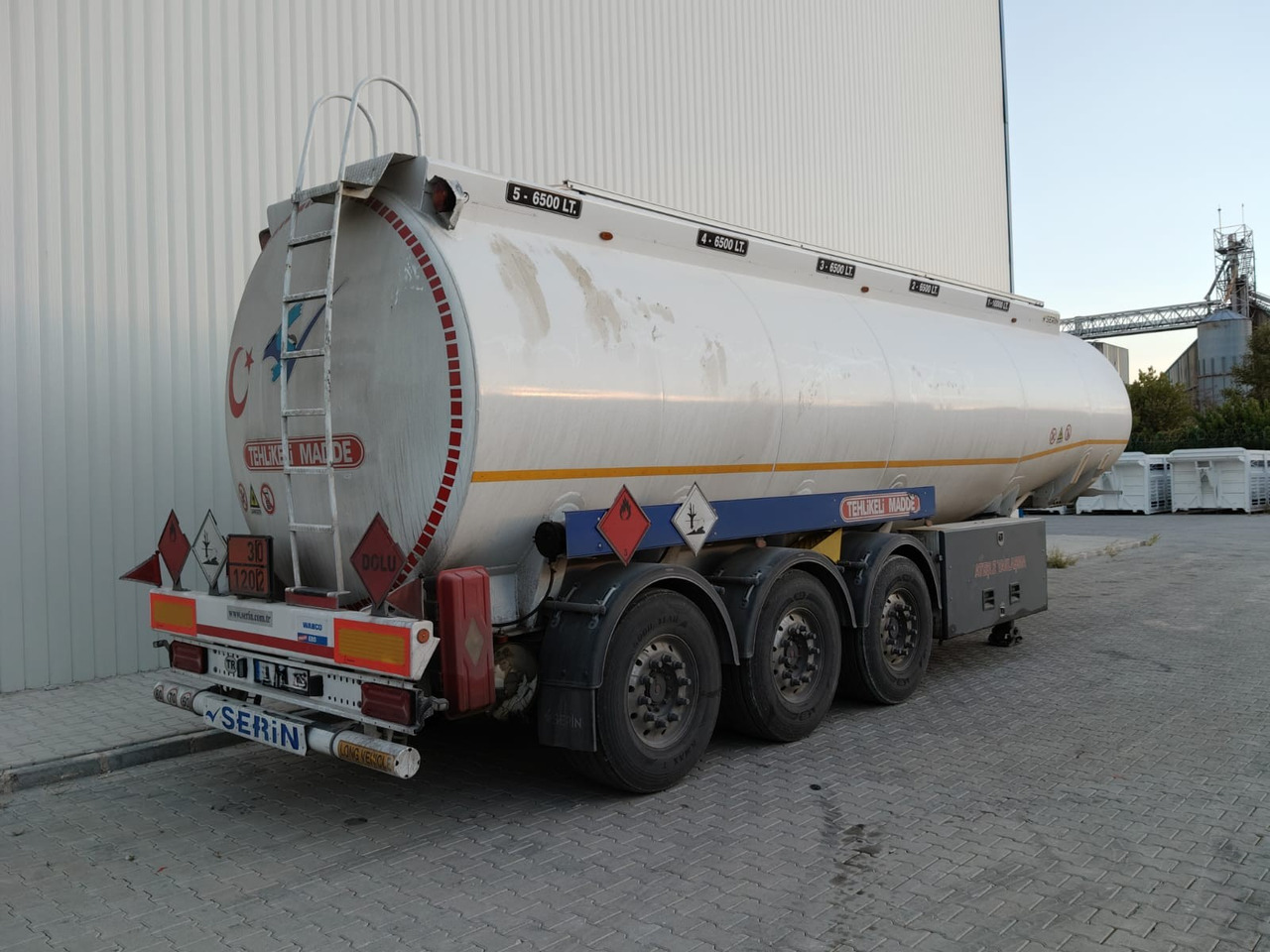 SERIN SECOND HAND - Tankoplegger: afbeelding 5 SERIN SECOND HAND - Tankoplegger: afbeelding 5