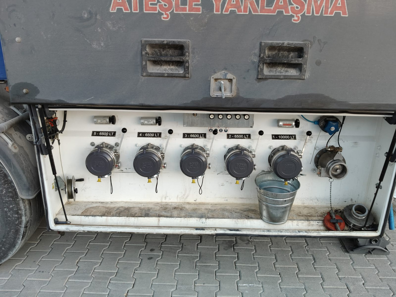 SERIN SECOND HAND - Tankoplegger: afbeelding 1 SERIN SECOND HAND - Tankoplegger: afbeelding 1