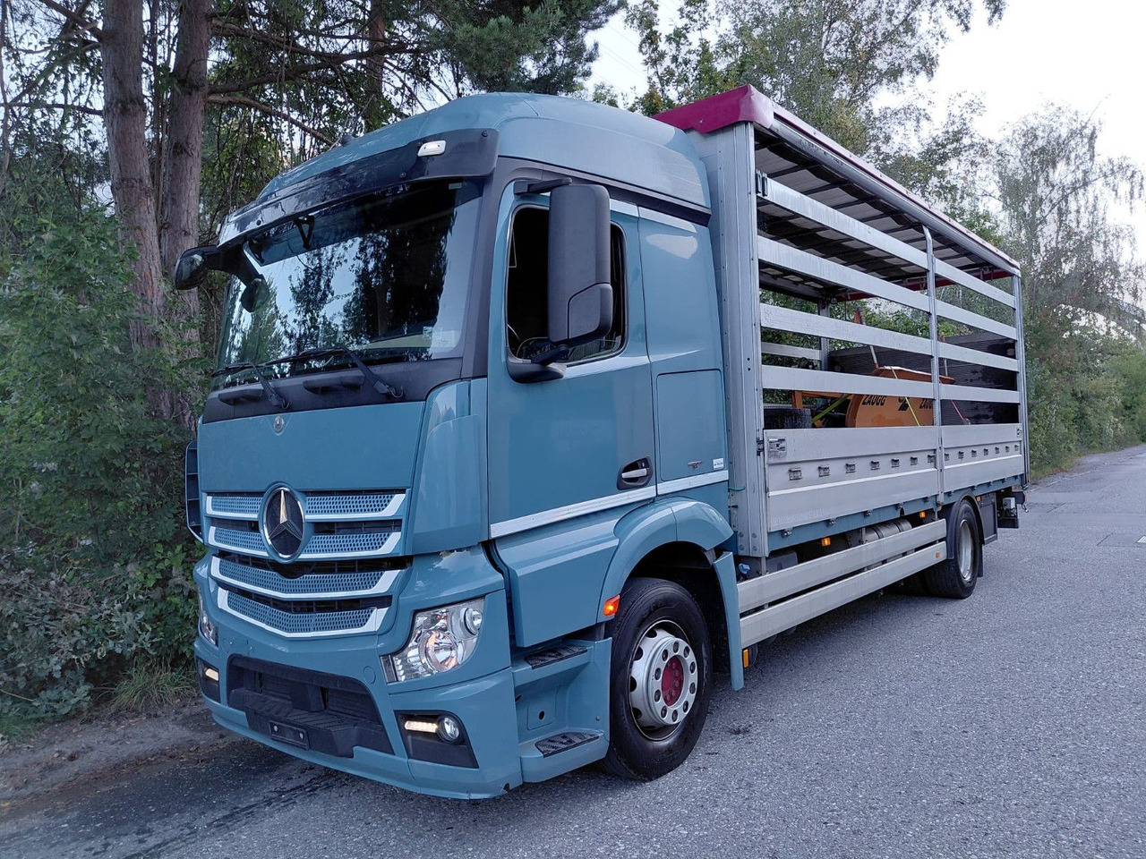 Mercedes-Benz Actros 1836 4x2, E6, Ladebordwand, Fahrschule - Schuifzeilen vrachtwagen: afbeelding 1 Mercedes-Benz Actros 1836 4x2, E6, Ladebordwand, Fahrschule - Schuifzeilen vrachtwagen: afbeelding 1