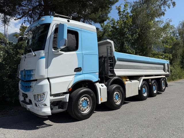 Mercedes-Benz Arocs 4451 10x4, E6, Swiss Kipper, Dumper - Kipper vrachtwagen: afbeelding 2 Mercedes-Benz Arocs 4451 10x4, E6, Swiss Kipper, Dumper - Kipper vrachtwagen: afbeelding 2