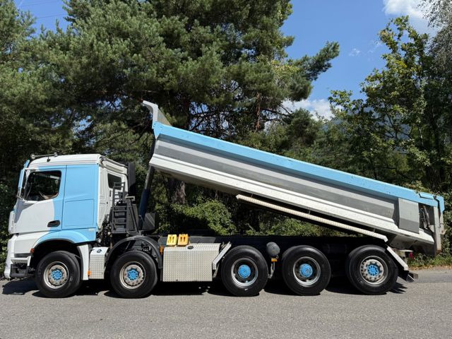 Mercedes-Benz Arocs 4451 10x4, E6, Swiss Kipper, Dumper - Kipper vrachtwagen: afbeelding 3 Mercedes-Benz Arocs 4451 10x4, E6, Swiss Kipper, Dumper - Kipper vrachtwagen: afbeelding 3