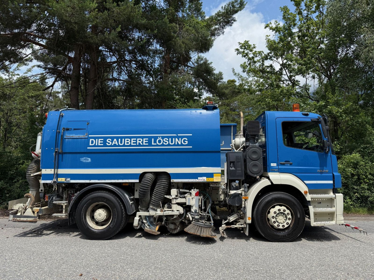 Mercedes-Benz Axor 1829 4x2, E5, EPS, RHD, Faun Kehrmaschine - Veegwagen: afbeelding 5 Mercedes-Benz Axor 1829 4x2, E5, EPS, RHD, Faun Kehrmaschine - Veegwagen: afbeelding 5
