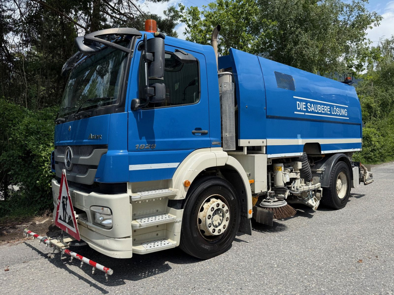 Mercedes-Benz Axor 1829 4x2, E5, EPS, RHD, Faun Kehrmaschine - Veegwagen: afbeelding 2 Mercedes-Benz Axor 1829 4x2, E5, EPS, RHD, Faun Kehrmaschine - Veegwagen: afbeelding 2