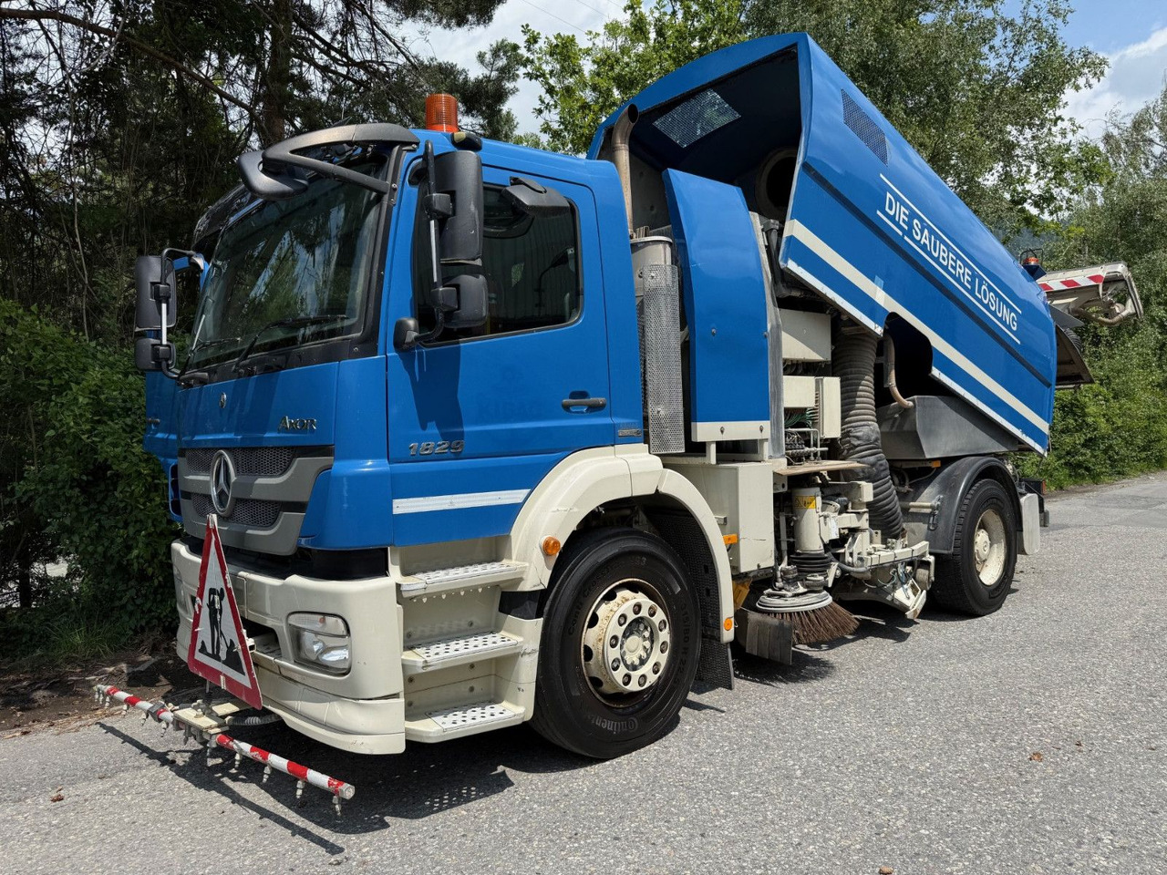 Mercedes-Benz Axor 1829 4x2, E5, EPS, RHD, Faun Kehrmaschine - Veegwagen: afbeelding 1 Mercedes-Benz Axor 1829 4x2, E5, EPS, RHD, Faun Kehrmaschine - Veegwagen: afbeelding 1