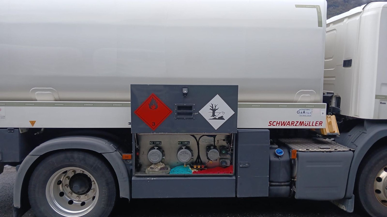 Scania P450 LB 4x2, ADR, Schwarzmueller Anhaenger Fuel - Tankwagen: afbeelding 4 Scania P450 LB 4x2, ADR, Schwarzmueller Anhaenger Fuel - Tankwagen: afbeelding 4