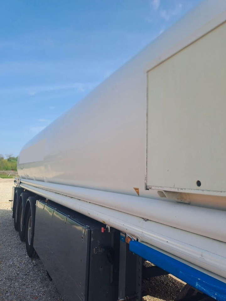 Schrader ADR, Treibstoff Diesel/Benzin, 4 Kammern, Sening Schrader ADR, Treibstoff Diesel/Benzin, 4 Kammern, Sening - Tankoplegger: afbeelding 5 Schrader ADR, Treibstoff Diesel/Benzin, 4 Kammern, Sening Schrader ADR, Treibstoff Diesel/Benzin, 4 Kammern, Sening - Tankoplegger: afbeelding 5