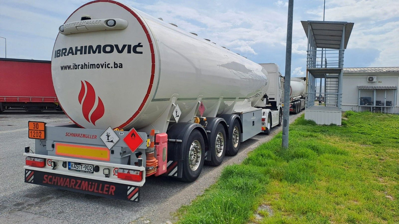 Schwarzmüller 4 Kammern, ADR, Treibstoff Fuel - Tankoplegger: afbeelding 1 Schwarzmüller 4 Kammern, ADR, Treibstoff Fuel - Tankoplegger: afbeelding 1